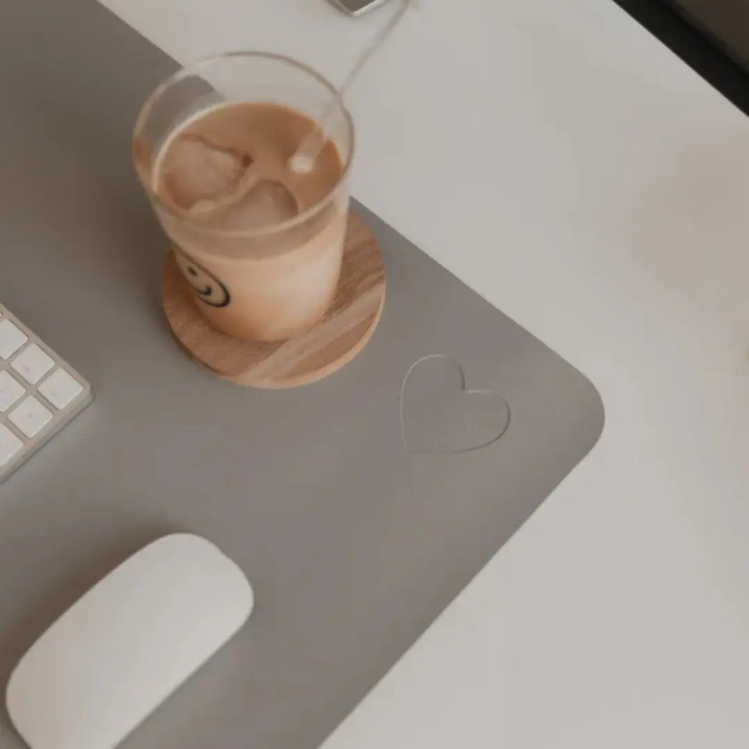 Pad da scrivania in similpelle "cuore grigio" - immagine 4